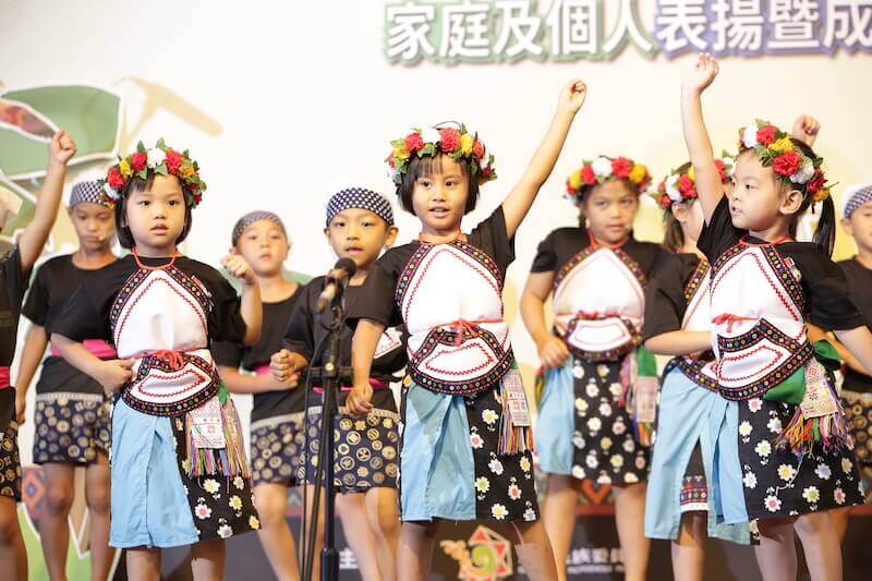 ​深耕幼兒沉浸   原民會表揚績優沉浸式族語教學幼兒園及個人