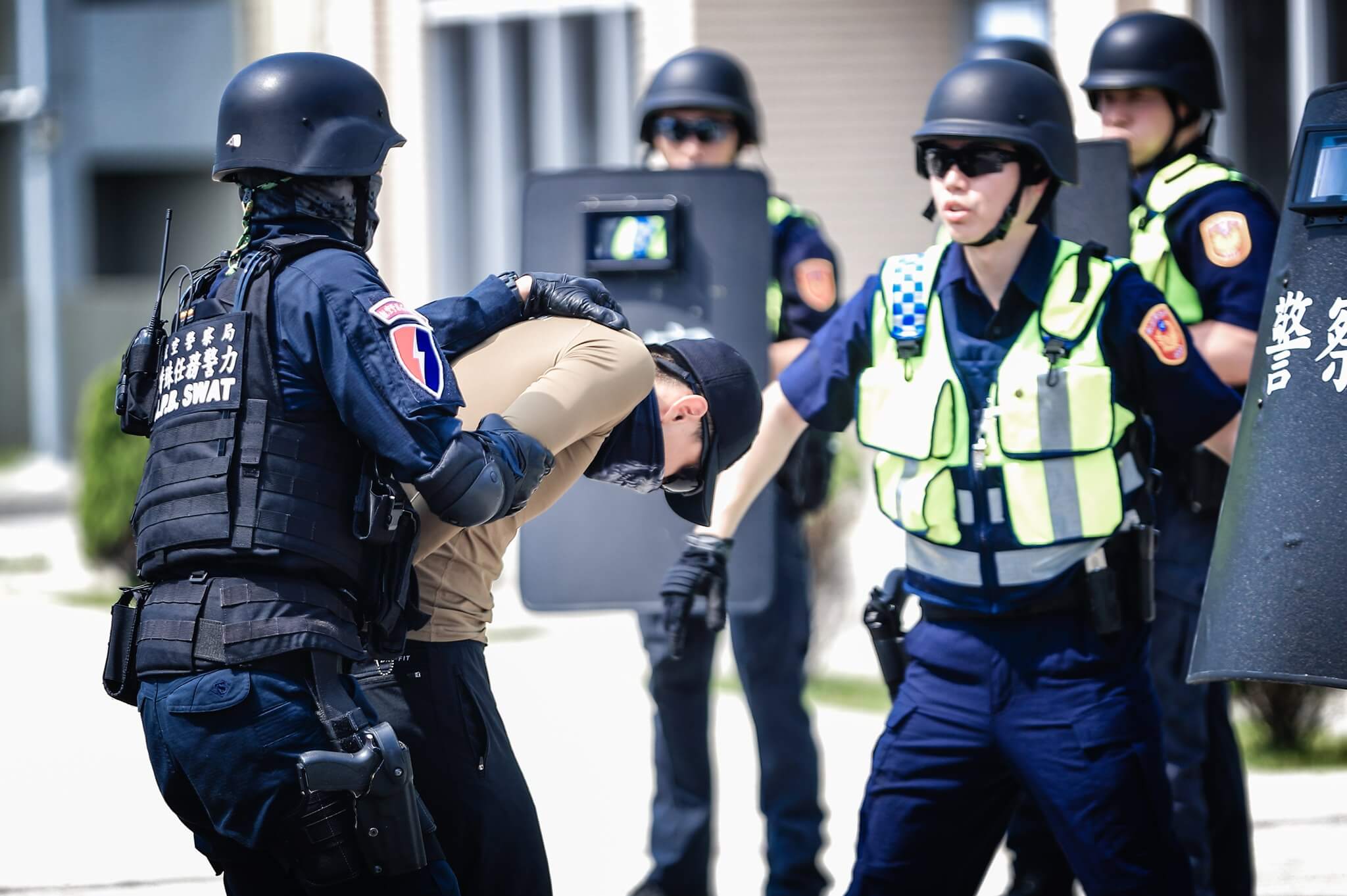 警械使用條例修法三讀通過  總統公布施行  完善員警執法之法律保障