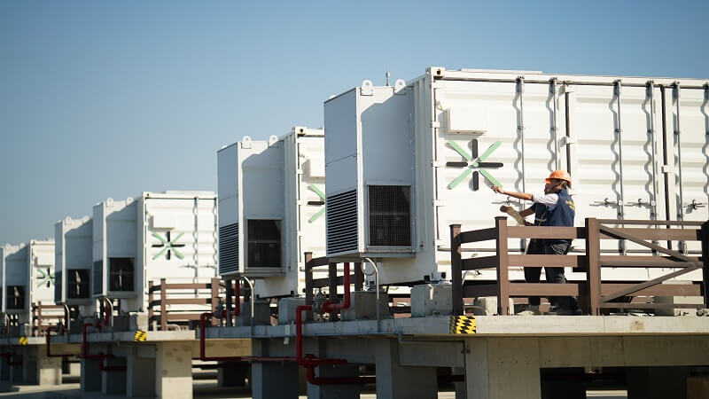 全台首座「光儲合一」! 台電攜手聯合再生 台南鹽田光電場成全台最大儲能系統