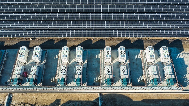 全台首座「光儲合一」! 台電攜手聯合再生 台南鹽田光電場成全台最大儲能系統