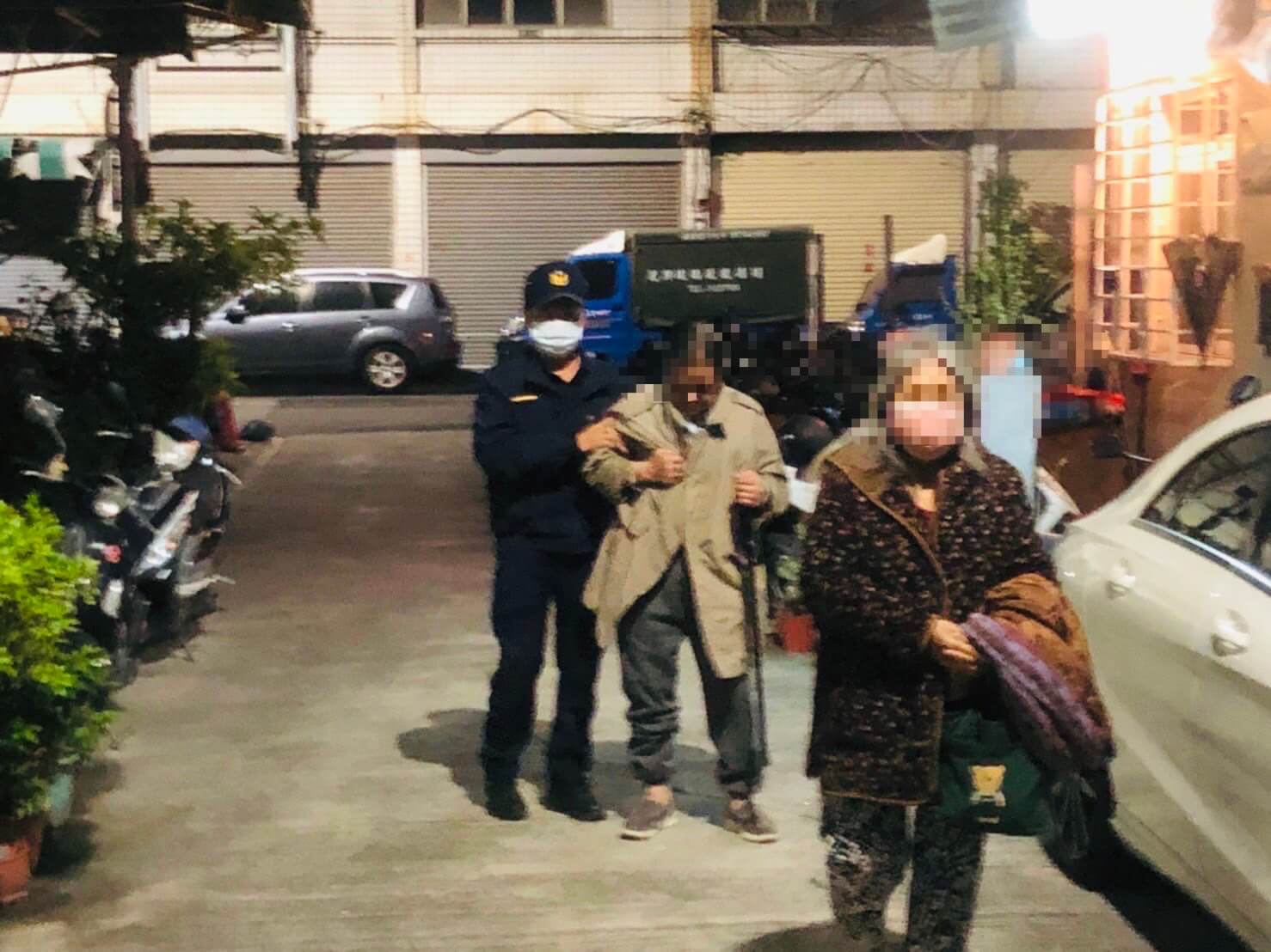 ​暖心零距離！安平警積極協助老翁平安返回高雄的家
