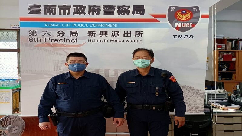 ​男子寒風中身體不適跌落路旁  台南暖警及時救護免於危難