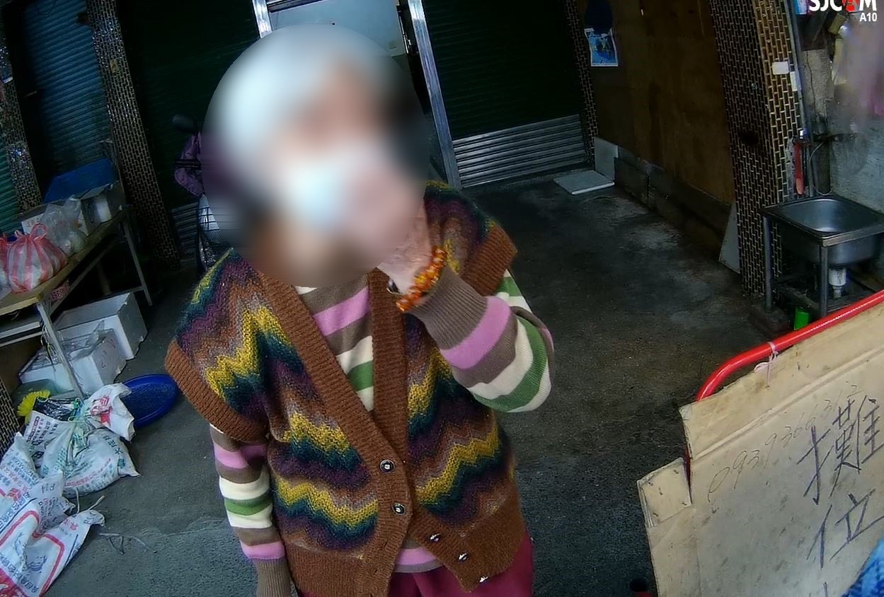 8旬老婦迷失街頭  新營警暖心守護協助返家