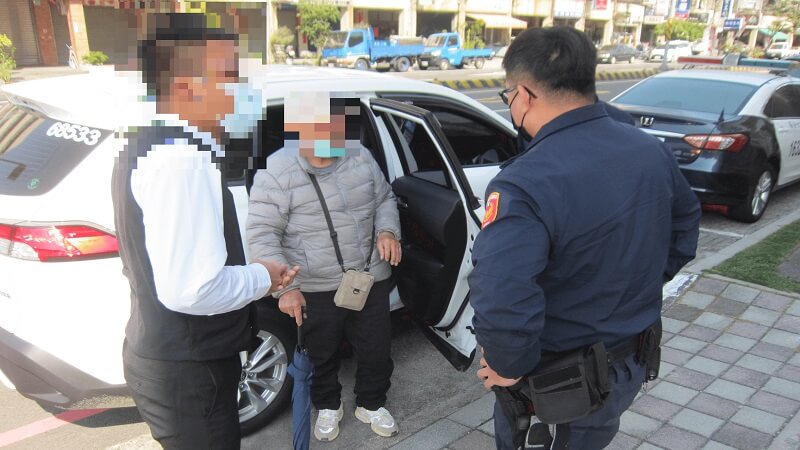 ​離家五分鐘遠卻回不了家  台南暖警助老翁返家