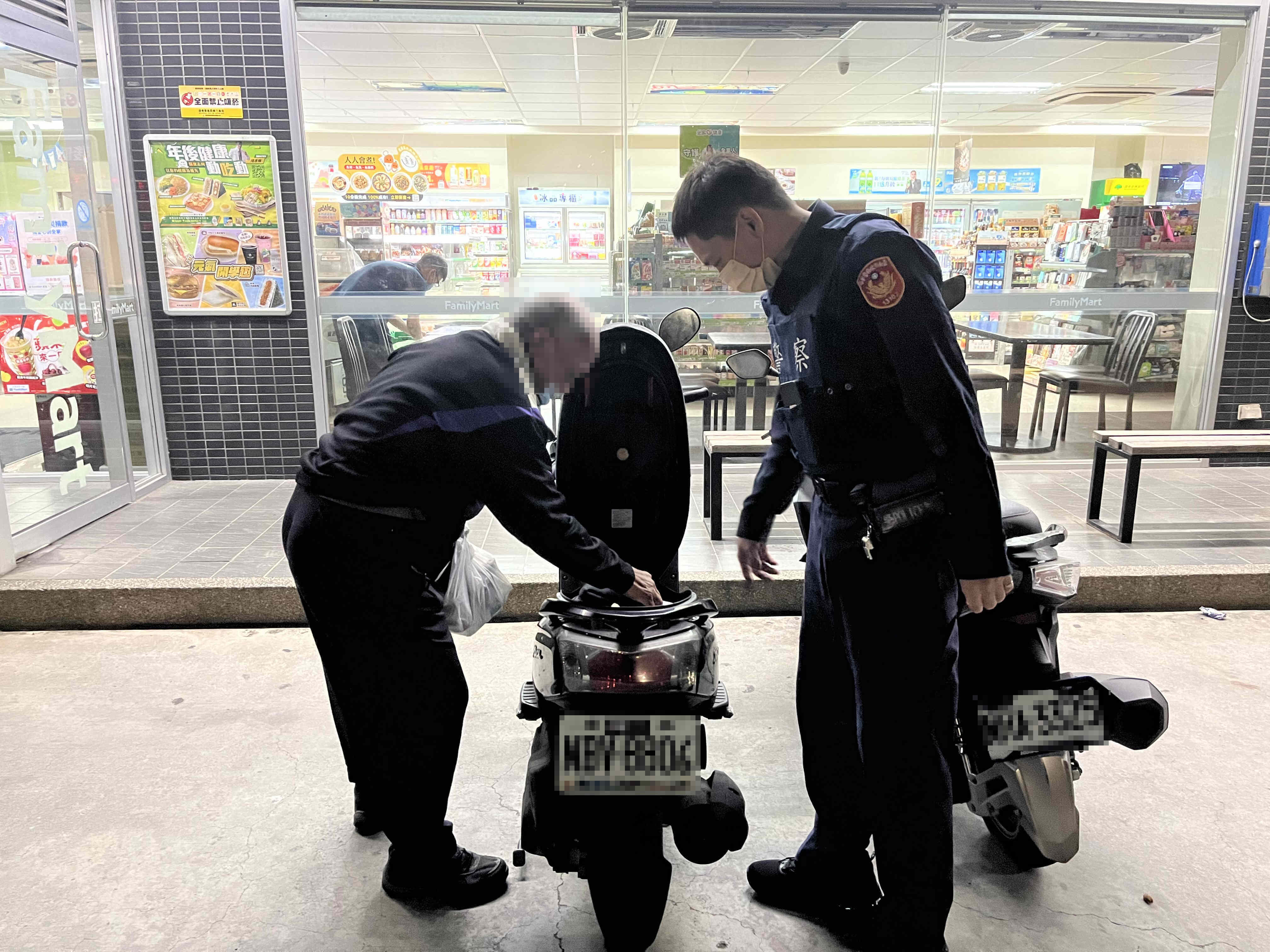​7旬老翁深夜迷航  安南暖警協助返家