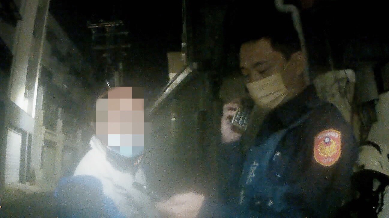 ​7旬老翁深夜迷航  安南暖警協助返家