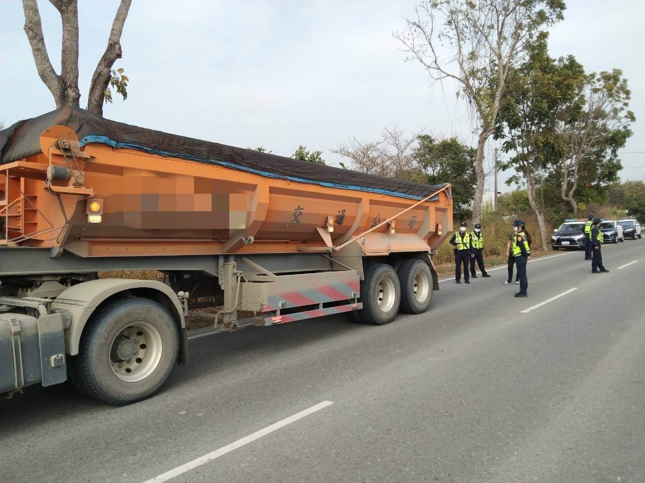 大型車「內輪差+視線死角」易釀禍   白河警分局加強大型車車行業者交安宣導