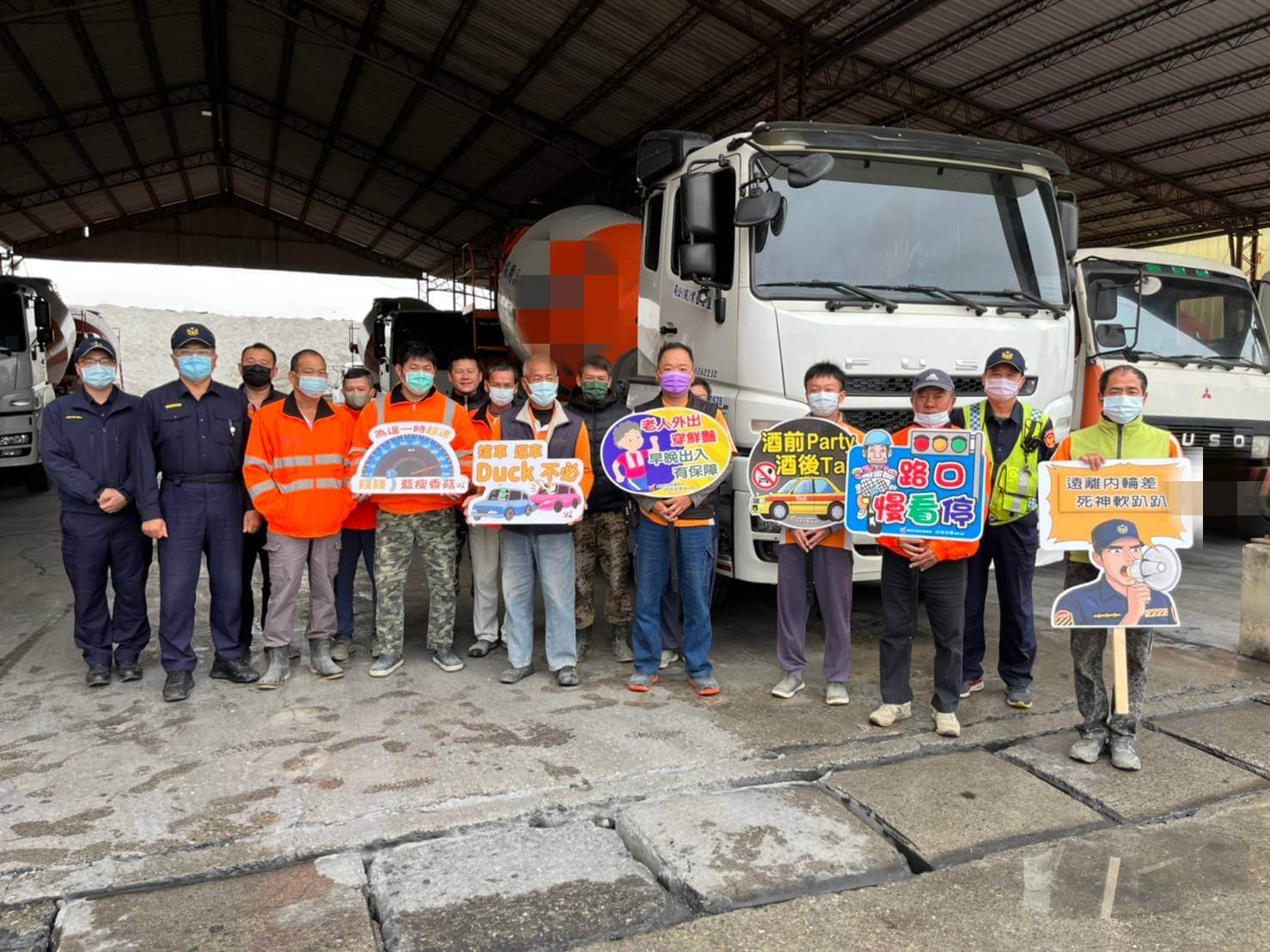 大型車「內輪差+視線死角」易釀禍   白河警分局加強大型車車行業者交安宣導
