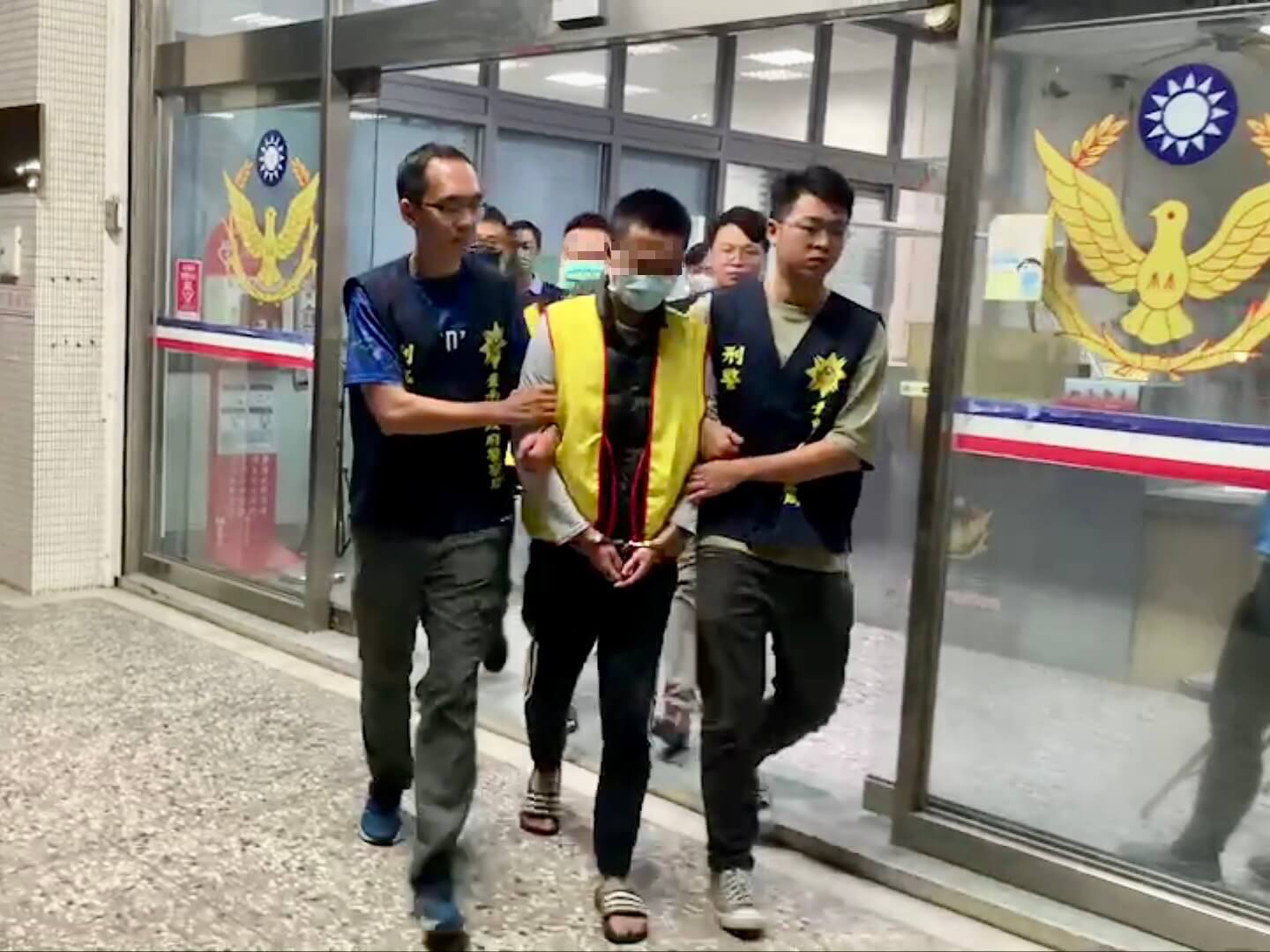 影/除惡務盡拼治安!  南警鐵腕掃蕩剷除黑幫、檢肅槍毒、緝獲海外要犯   展現公權力貫徹「治安零容忍」的決心