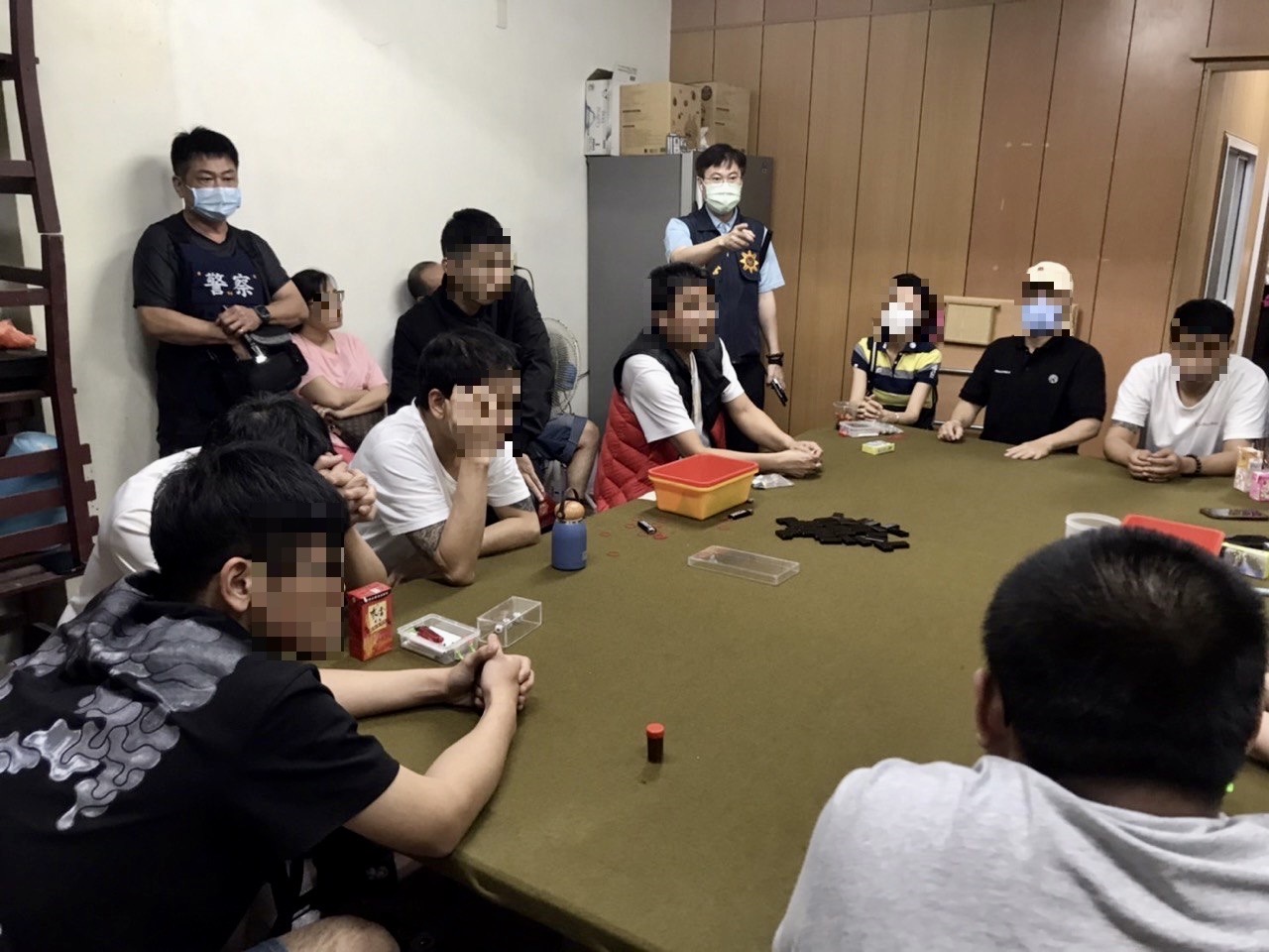 影/南警刨根掃蕩斷金流  破獲雕刻店掩飾職業賭場