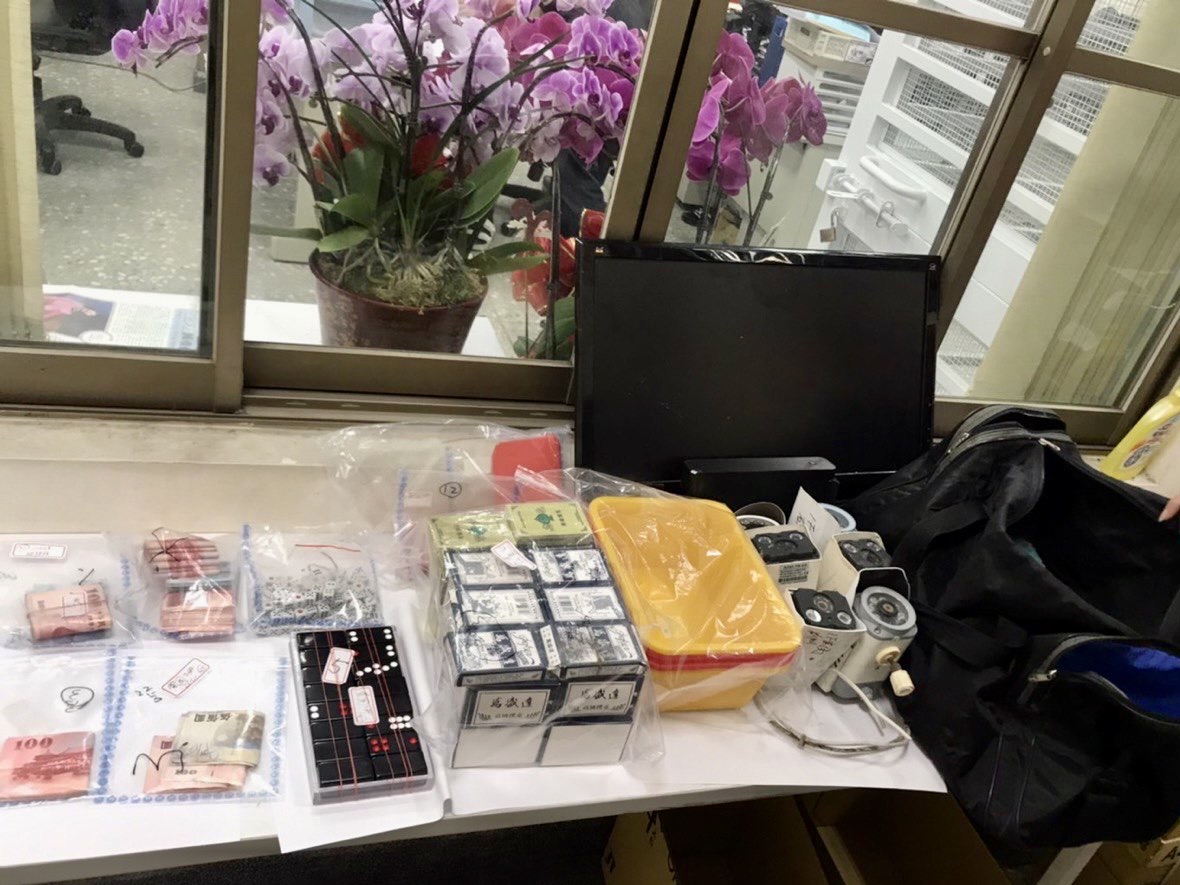 影/南警刨根掃蕩斷金流  破獲雕刻店掩飾職業賭場