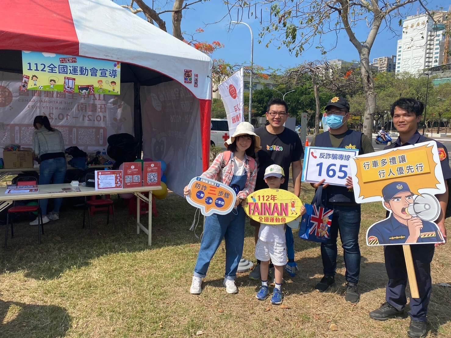 維護行人安全!  安平警結合地方活動多元宣導   5/1起加強「取締路口不停讓行人專案」