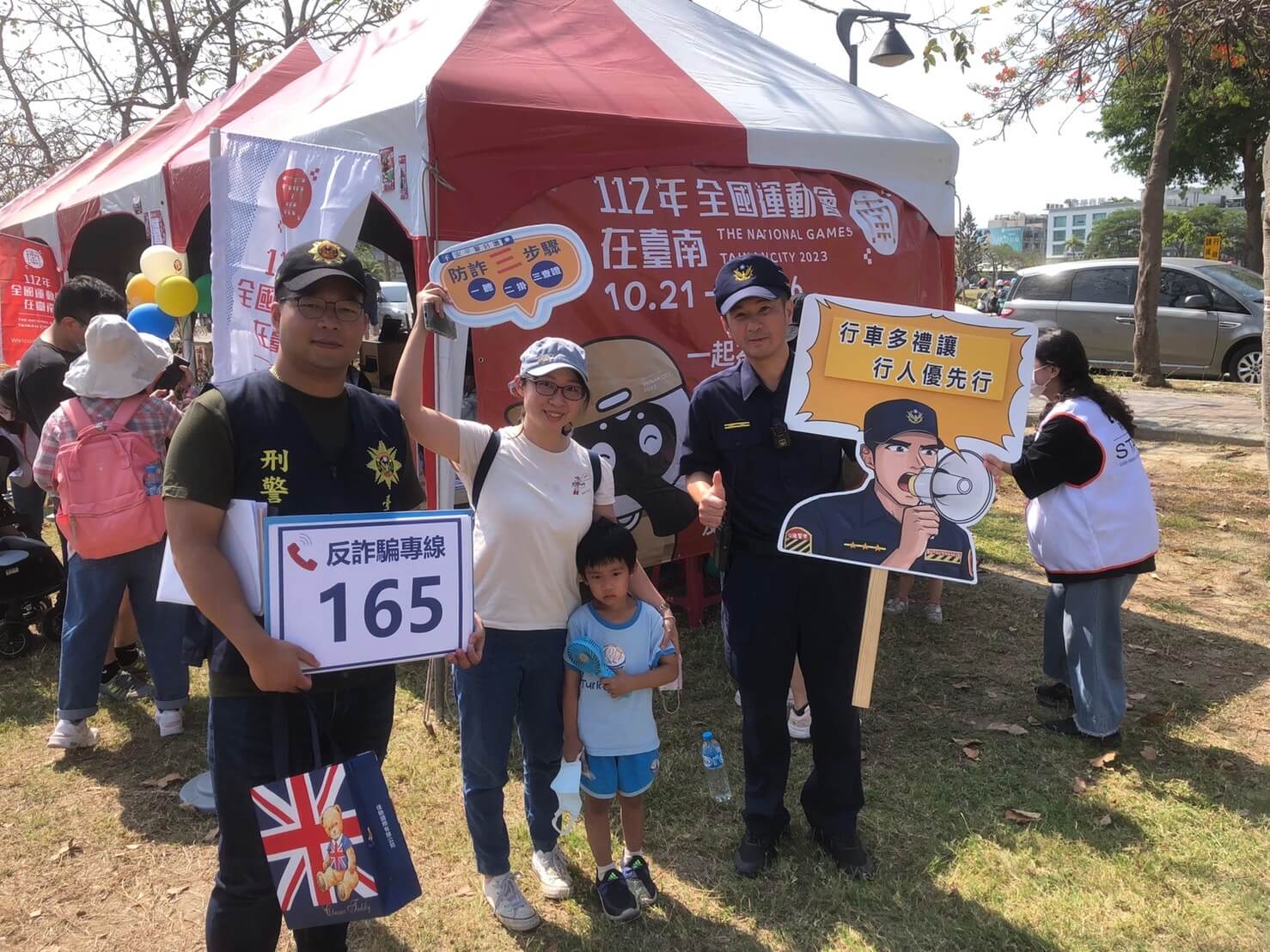 維護行人安全!  安平警結合地方活動多元宣導   5/1起加強「取締路口不停讓行人專案」