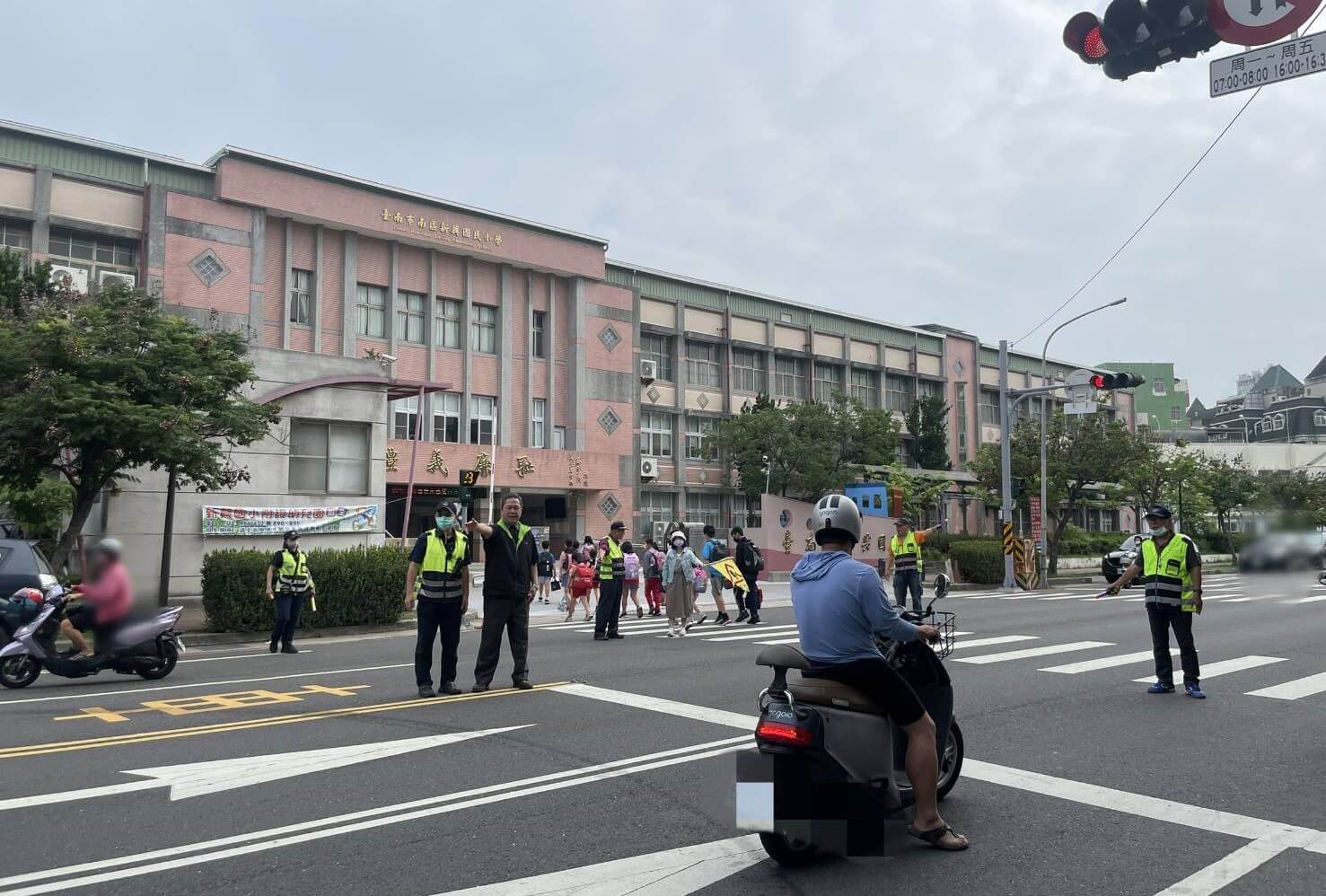 ​禮讓「童」行   南警六分局5箭齊發 「童」心協力守護交安