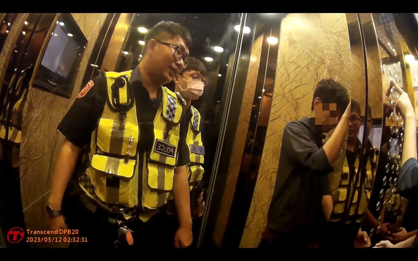 男子不勝酒力醉倒路邊  安平暖心警守護市民人身安全護送返家