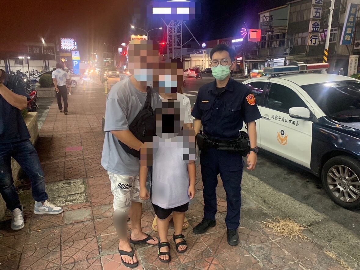 ​8歲童賣場走失3公里  南警助重回家人懷抱