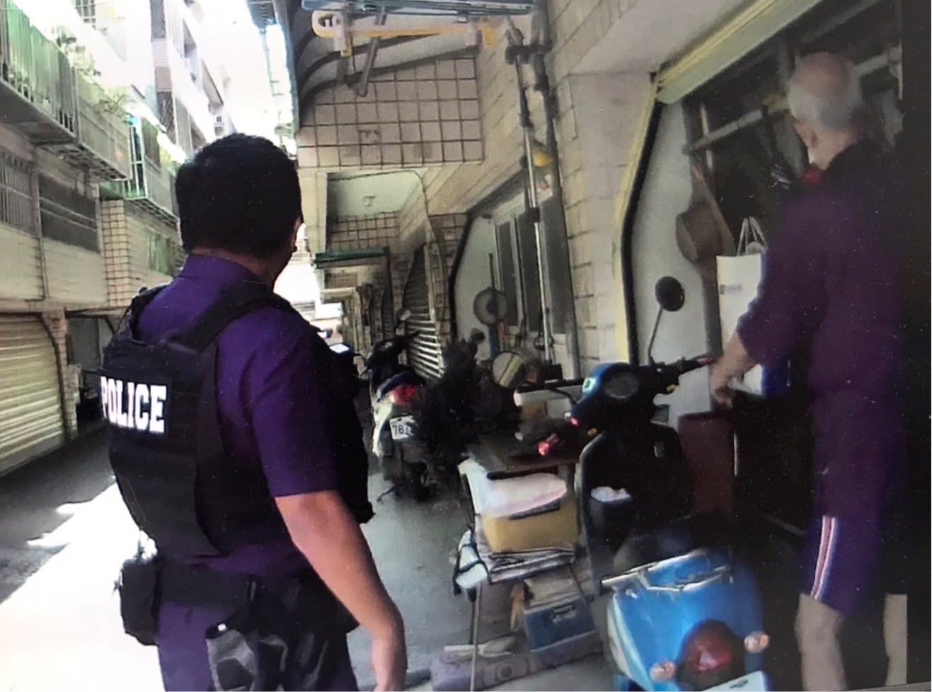 老翁一時走「巾」？「盯巾」警兩小時破案