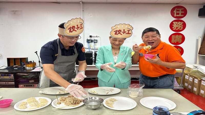 溫馨父親節！ 南市警一分局「餃樂滿溢包愛心」 慰勞飯桌最常缺席空位的警察爸爸