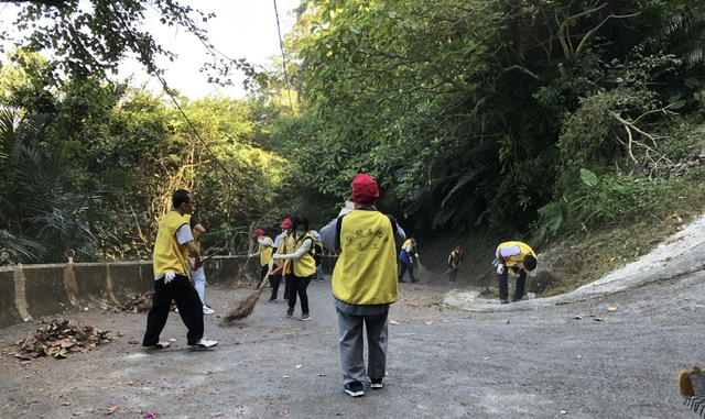 冬陽初昇弘開烏山淨山行