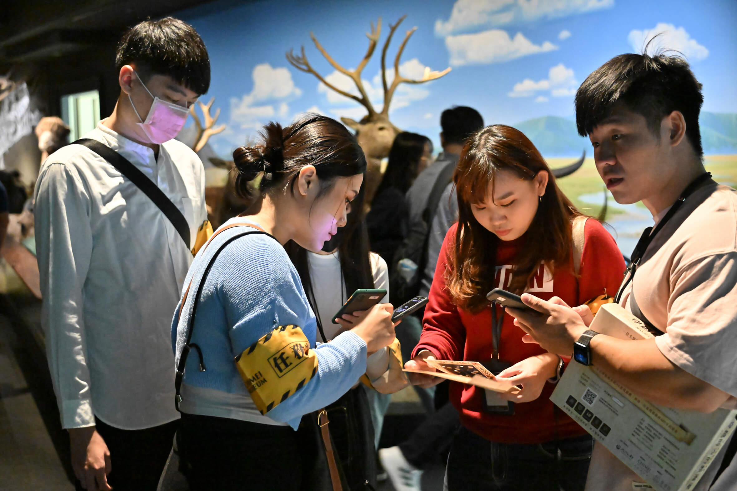 ​奇美博物館「實境遊戲」體驗場  AR+5G 民眾玩過癮 全新製作《穿越時空的航海家》封測暖身 明年「臺南400」隆重登場