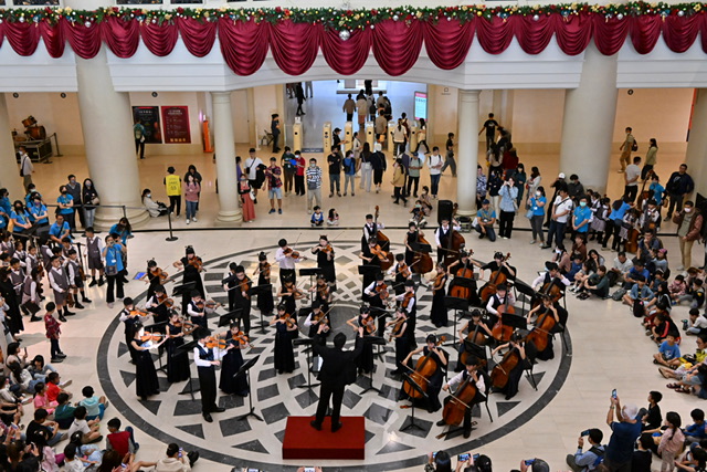   奇美聖誕週末歡樂登場 DISCO復古派對引爆熱潮 經典聖誕市集、聖誕大舞會、音樂表演、主題展覽 活動豐富目不暇給