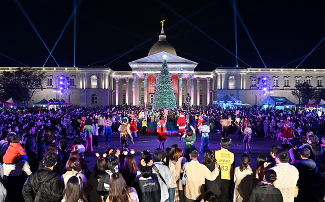   奇美聖誕週末歡樂登場 DISCO復古派對引爆熱潮 經典聖誕市集、聖誕大舞會、音樂表演、主題展覽 活動豐富目不暇給