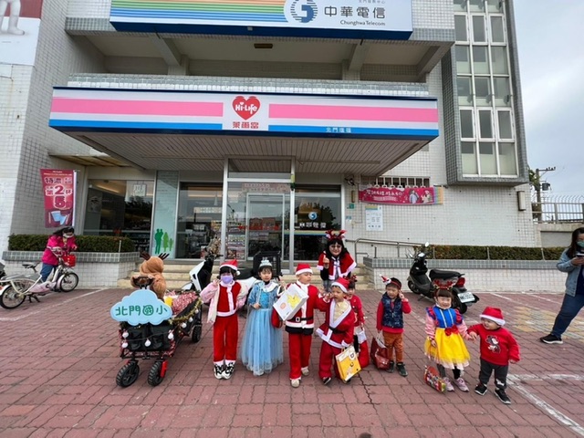 北門幼兒盛裝踩街  與社區歡渡耶誕節