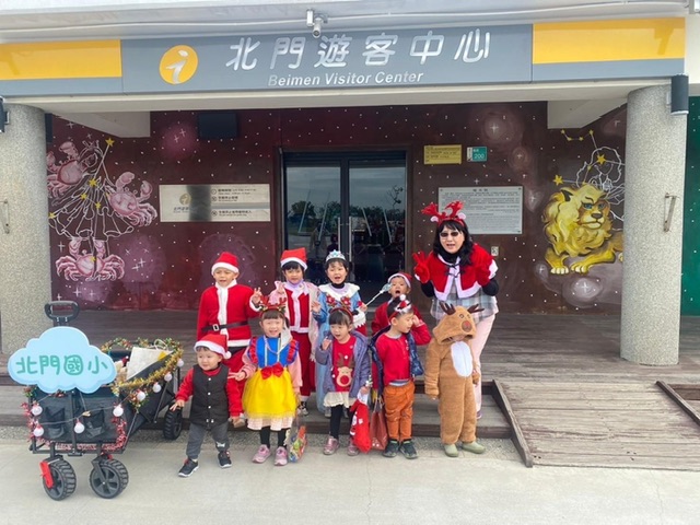 北門幼兒盛裝踩街  與社區歡渡耶誕節