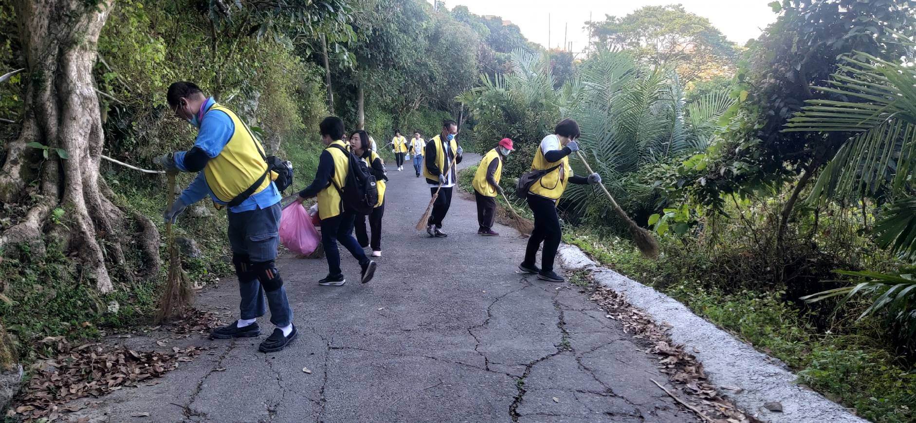 垃圾不落地、山林更美麗!   弘開愛心志工邀您一起拾起垃圾成為地球的守護者