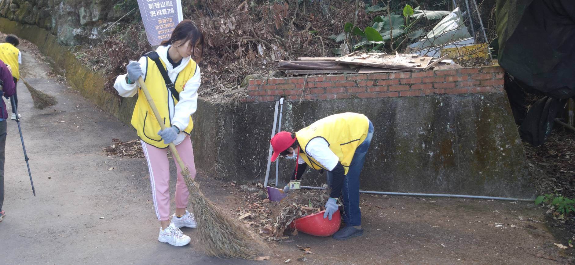 垃圾不落地、山林更美麗!   弘開愛心志工邀您一起拾起垃圾成為地球的守護者