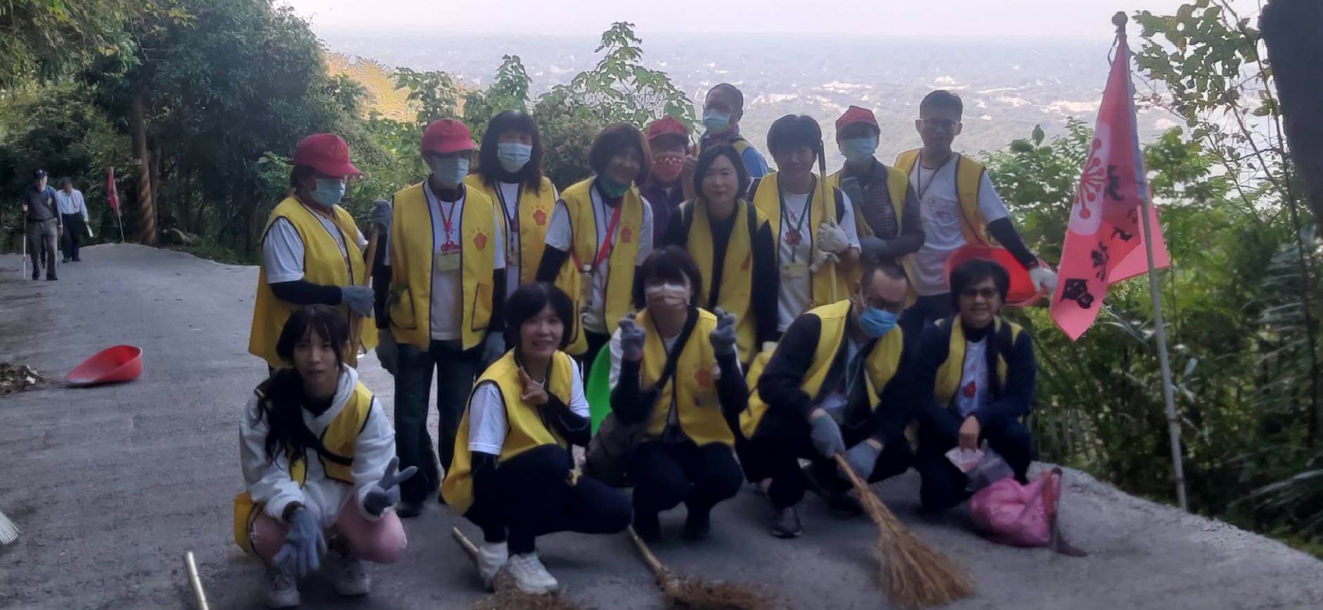 垃圾不落地、山林更美麗!   弘開愛心志工邀您一起拾起垃圾成為地球的守護者