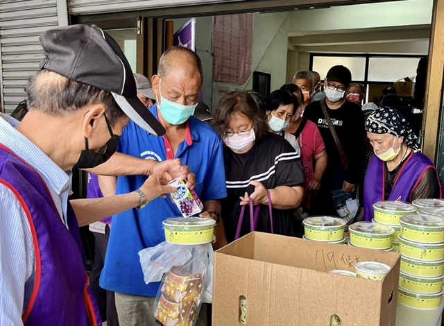 觀音聖誕!  人安台南站供營養蔬食  吸引寒士踴躍參加