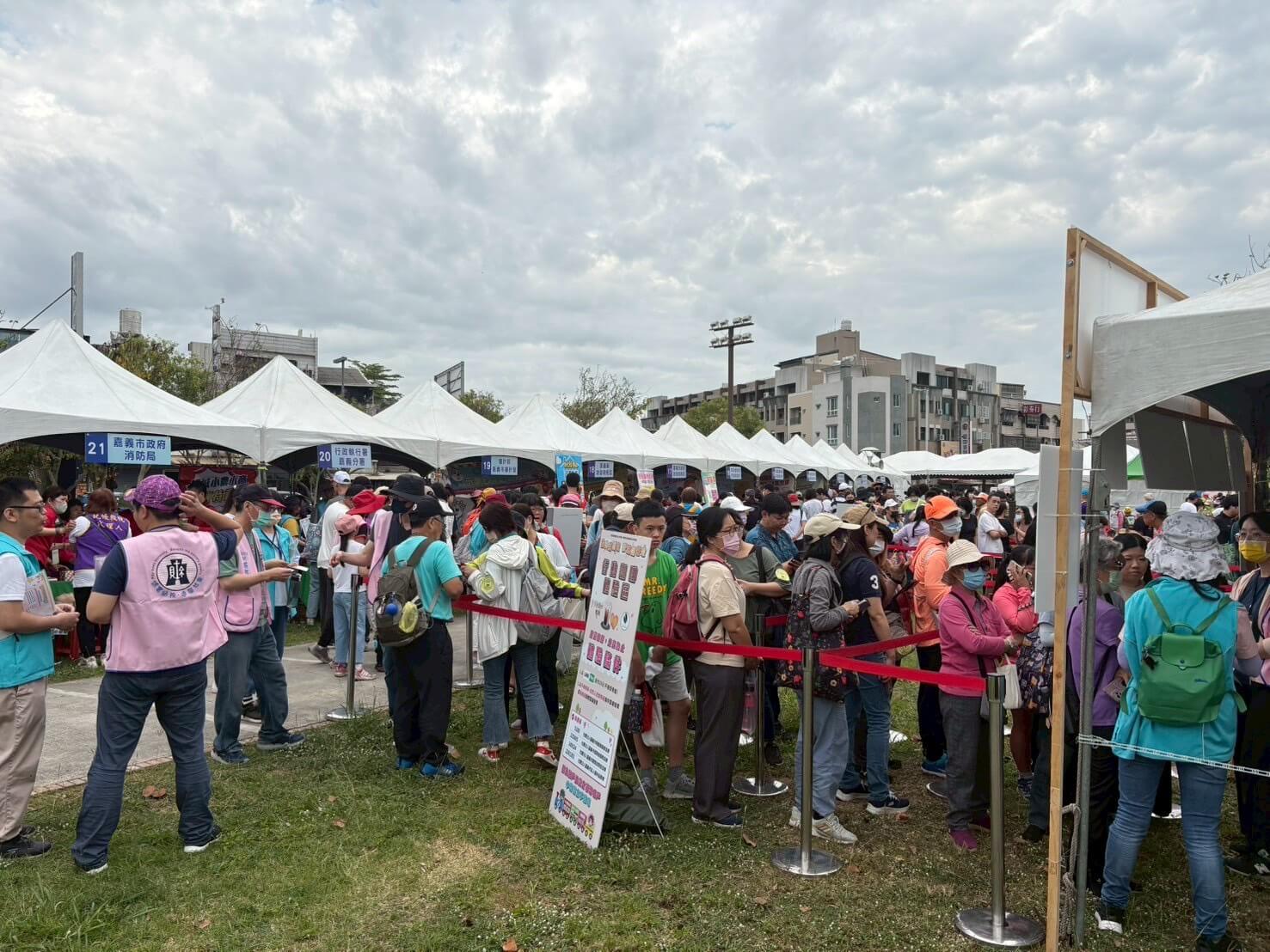 雲端連世界 健走迎喜悅!   南區國稅局推廣雲端發票  號召千人齊步走  租稅教育及宣導活動