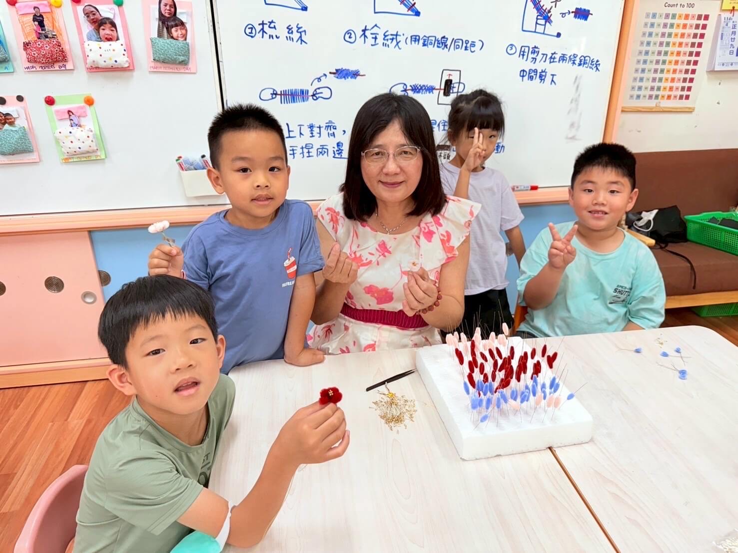 台南下營國小附設幼兒園推廣蠶桑文化 母親節特別活動製作絨花獻母愛