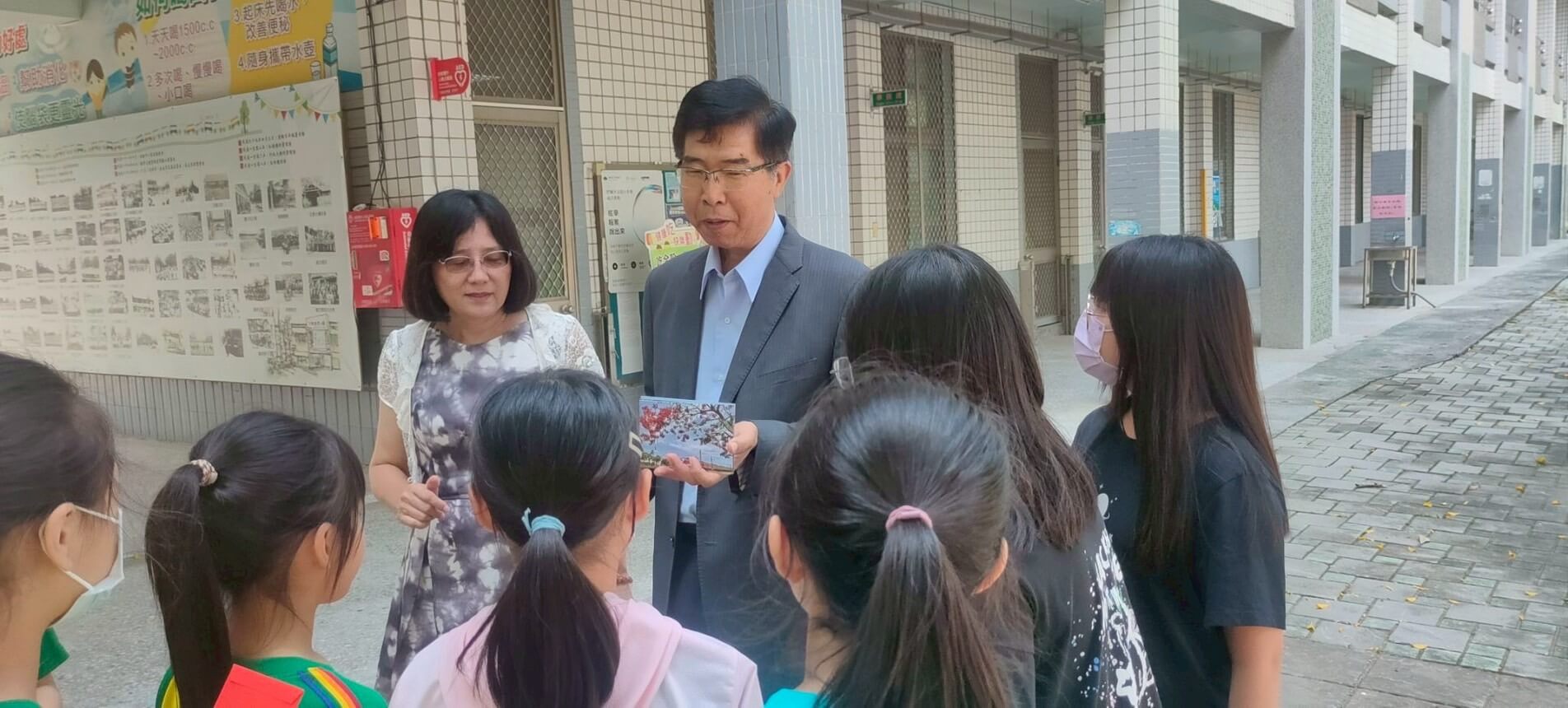 好評如潮！下營國小校慶展出「吳燕卿-手機漫遊嘉南」攝影個展 用心觀察在地人文地產景•用手機隨時 記錄嘉南之美  獲師生熱烈回響