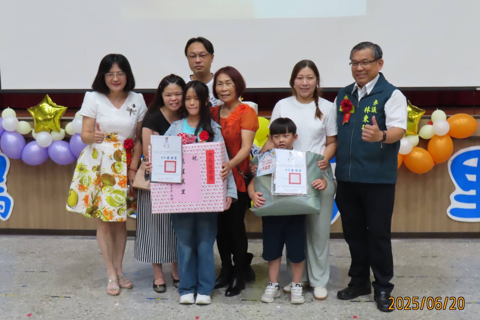 下營國小舉辦溫馨感人的畢業典禮  家長創意妝扮吸睛  師恩永誌心中