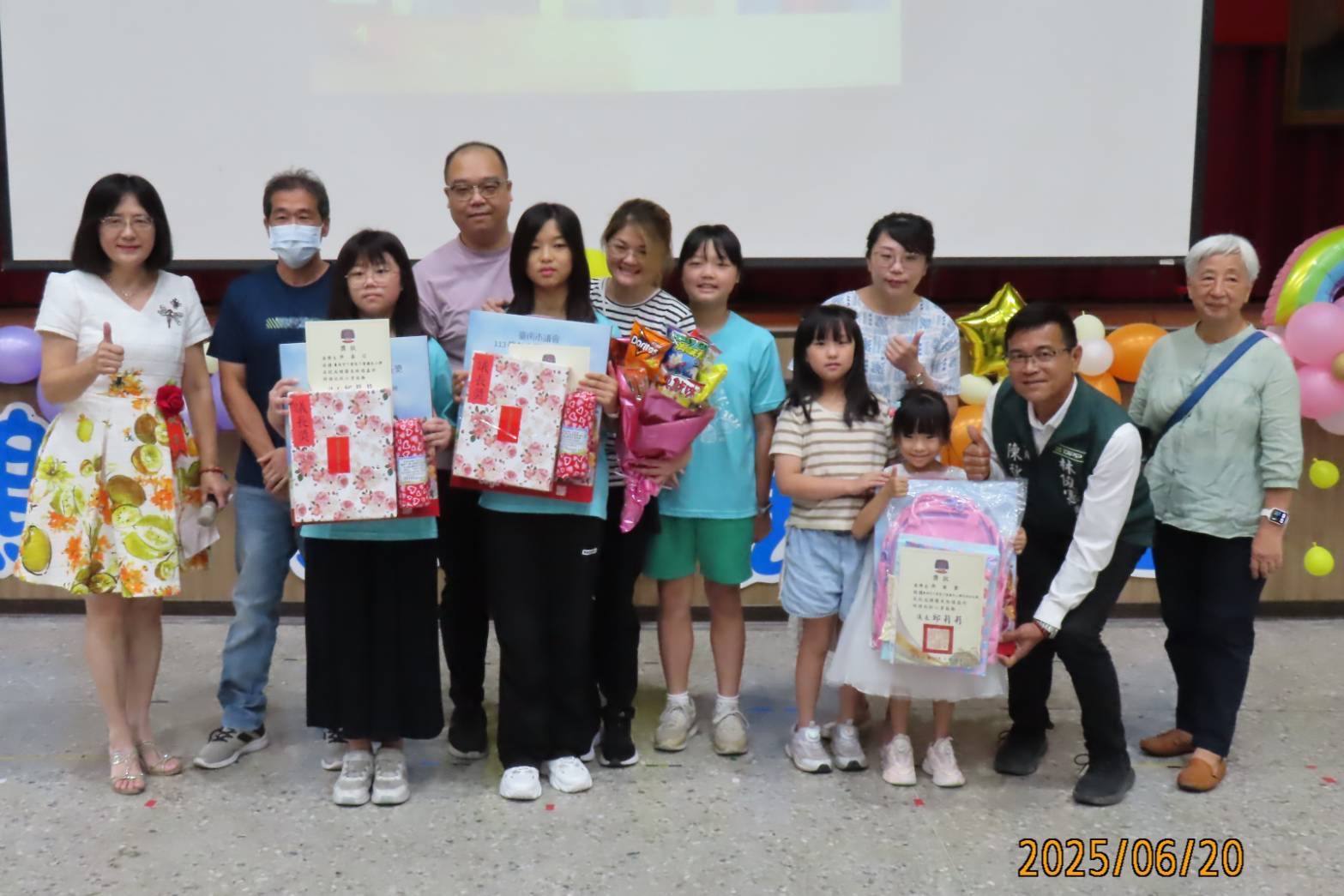 下營國小舉辦溫馨感人的畢業典禮  家長創意妝扮吸睛  師恩永誌心中