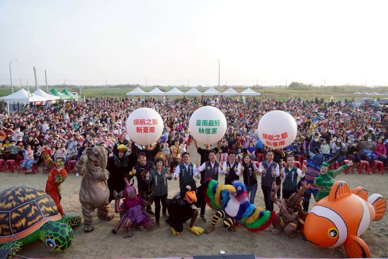 ​立委林俊憲邀紙風車佳里歡樂開演  聖誕前夕陪孩子用夢想環遊世界