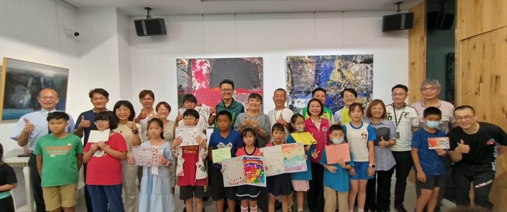 ​讓愛永續  捐牛奶做公益  !    蔡筱薇媒合善心人士以行動陪伴偏鄉孩童成長